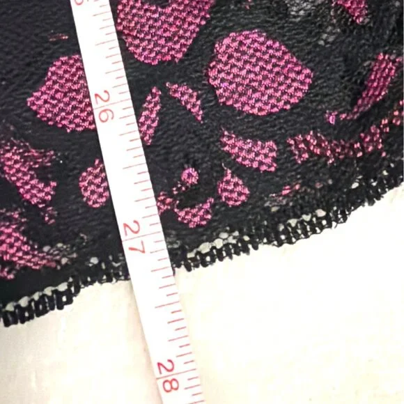 Black Lace Trim Cami Top Floral Pink Accents By Delta Burke slight compression - Picture 5 of 5
